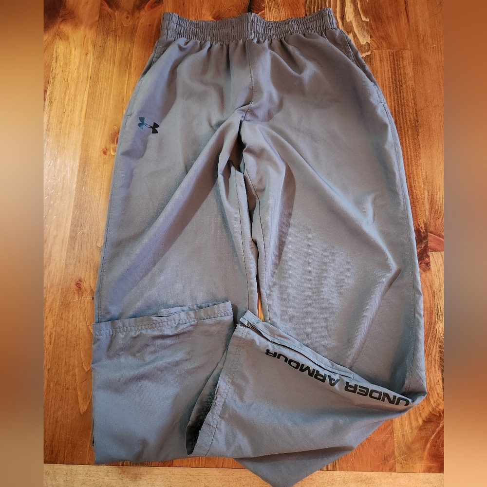 EUC UNDER ARMOUR Gray Loosefit Heatgear Workout Joggers.  Size M.